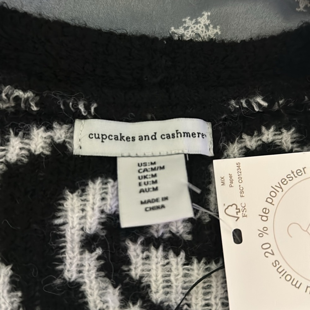 Cupcakes & Cashmere Valentine's Heart Cardigan - Picture 4 of 7